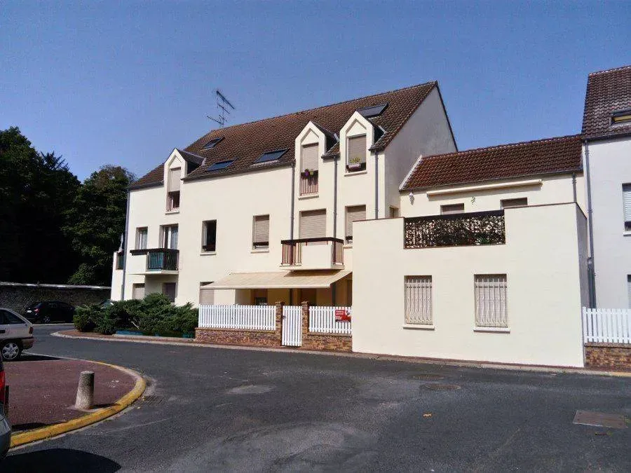 Peinture extérieure près de 	Lorris